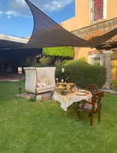 La Ex Hacienda San Agustín se distingue por su atmósfera serena y exclusiva. Cada rincón de la hacienda está diseñado para ofrecer privacidad y comodidad, permitiendo a las parejas disfrutar de momentos íntimos en un entorno seguro. - Ex Hacienda San Agustín