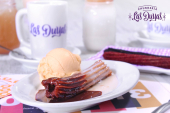 ¡Nada como un churro recién hecho para alegrar el día! ¿Ya probaste nuestros churros rellenos?  - Churreria Las Duyas
