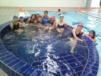 Natación desarrolla el tono muscular en un ambiente propicio para el desarrollo de tus habilidades, ...