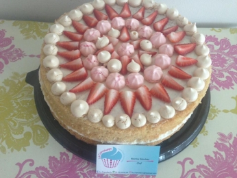 pastel tres leches, con mini merengues y fresas! - La CupcakeRía Gourmet - Respostería - Puebla