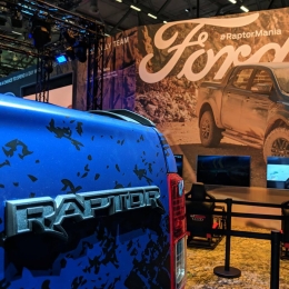 Antes de llegar a las carreteras europeas, el nuevo Ford Ranger Raptor ya se ha salido de ellas y se...