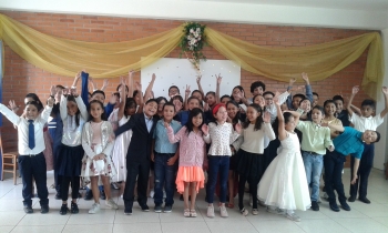 Muchas Felicidades pequeños. Preparándose para recibir su primera Comunión - Colegio Salesiano Progr...