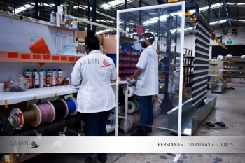 Autoportante de Pie, material de sujeción de aluminio,cabos inferiores de acero pintado de blanco .M...
