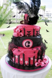 Pastel de fondant para una fiesta de vampiros y hombres lobo. - The Little Bakery House - Tienda de ...