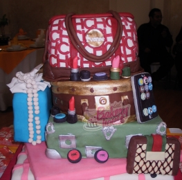 Fondant cake if you're crazy for shopping. - The Little Bakery House - Tienda de Pasteles - Puebla